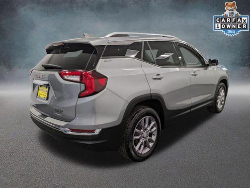 Sterling Metallic 2023 GMC Terrain SLT