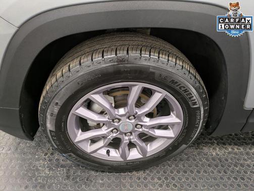 Sterling Metallic 2023 GMC Terrain SLT
