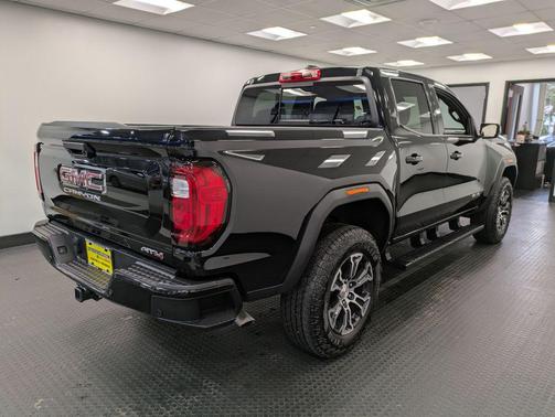 2025 GMC Canyon AT4