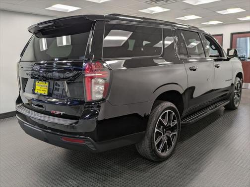 2023 Chevrolet Suburban RST