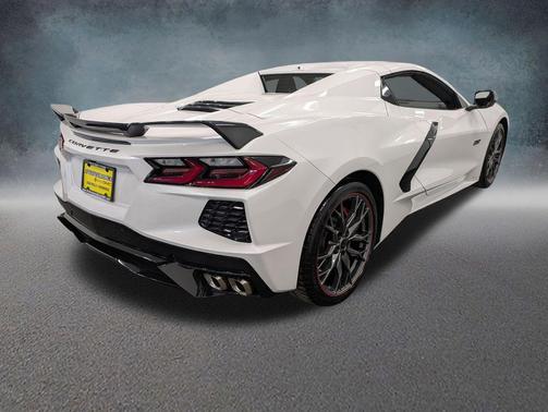 White Pearl Metallic 2023 Chevrolet Corvette Stingray w/3LT
