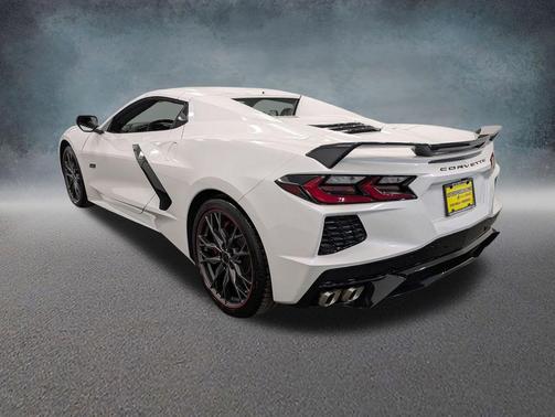White Pearl Metallic 2023 Chevrolet Corvette Stingray w/3LT