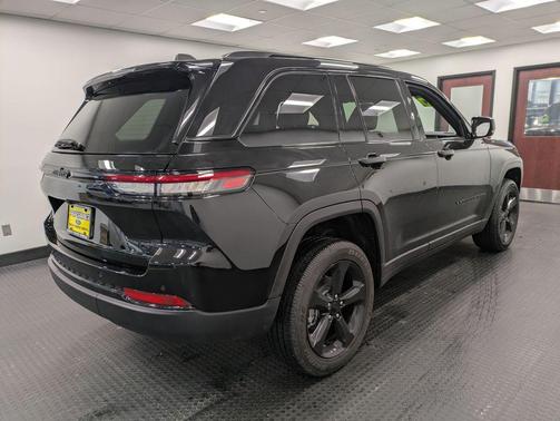 2025 Jeep Grand Cherokee Altitude