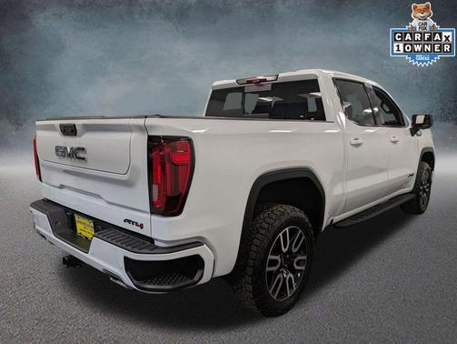 Summit White 2024 GMC Sierra 1500 AT4