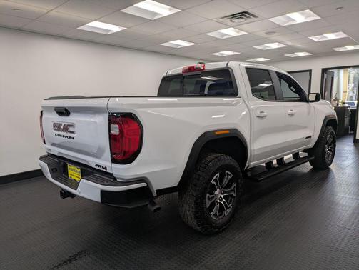 2023 GMC Canyon AT4