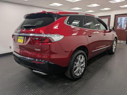 2023 Buick Enclave Essence AWD