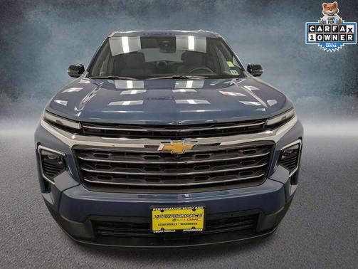 Lakeshore Blue Metallic 2024 Chevrolet Traverse LT