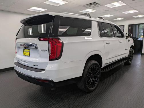 2022 GMC Yukon XL SLT
