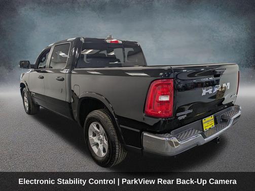 Diamond Black Crystal Pearlcoat 2025 RAM 1500 Big Horn/Lone Star