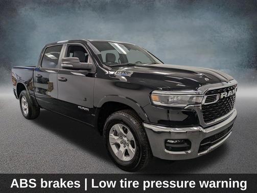 Diamond Black Crystal Pearlcoat 2025 RAM 1500 Big Horn/Lone Star