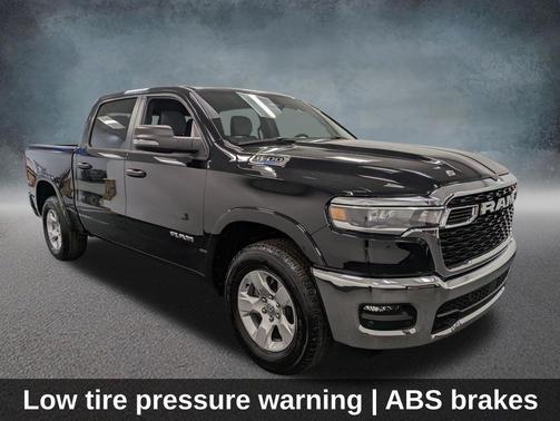 Diamond Black Crystal Pearlcoat 2025 RAM 1500 Big Horn/Lone Star