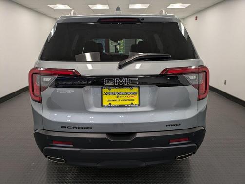 2023 GMC Acadia AWD SLT