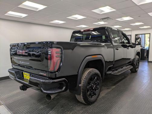 2025 GMC Sierra 2500 AT4