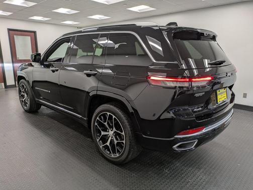 2022 Jeep Grand Cherokee Summit
