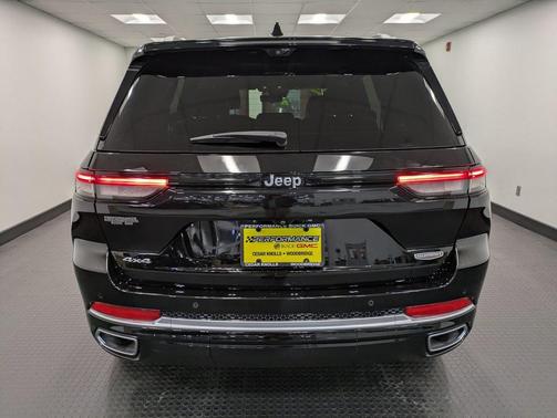 2022 Jeep Grand Cherokee Summit