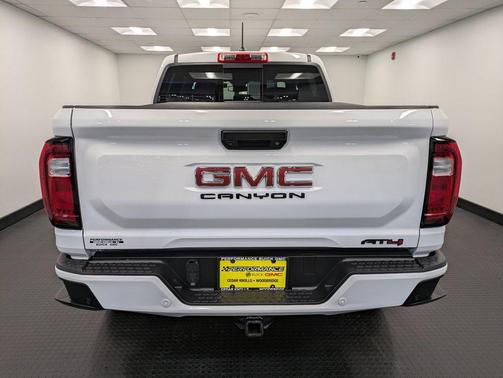 2024 GMC Canyon AT4