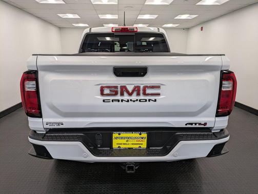 2024 GMC Canyon AT4