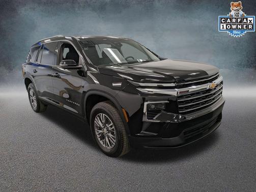 Mosaic Black Metallic 2025 Chevrolet Traverse LT