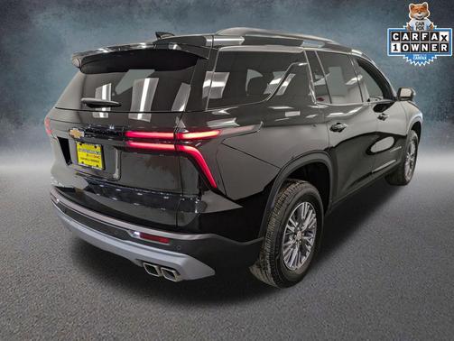 Mosaic Black Metallic 2025 Chevrolet Traverse LT