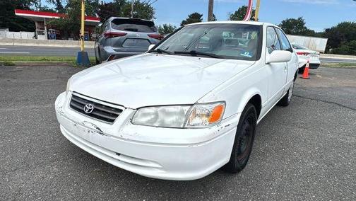 Super White 2000 Toyota Camry LE