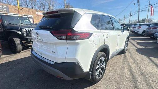 White 2021 Nissan Rogue SV