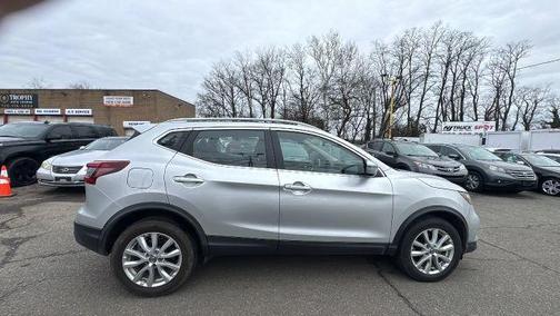 2022 Nissan Rogue Sport SV