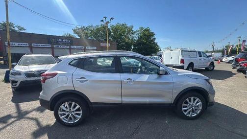 2022 Nissan Rogue Sport SV