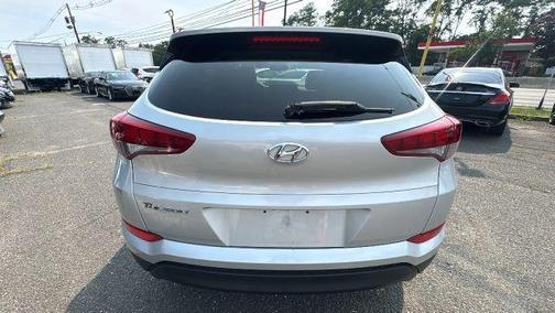 Chromium Silver 2016 Hyundai TUCSON SE