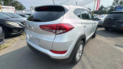 Chromium Silver 2016 Hyundai TUCSON SE