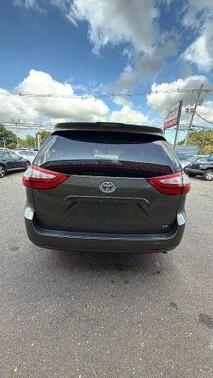 2018 Toyota Sienna LE