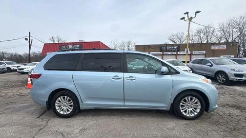2016 Toyota Sienna Limited Premium