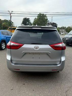 2020 Toyota Sienna LE