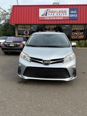 2020 Toyota Sienna LE