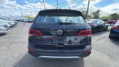 Deep Black Pearl Effect 2024 Volkswagen Taos 1.5T S
