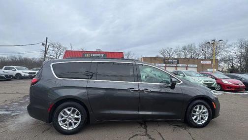 2022 Chrysler Pacifica Touring-L