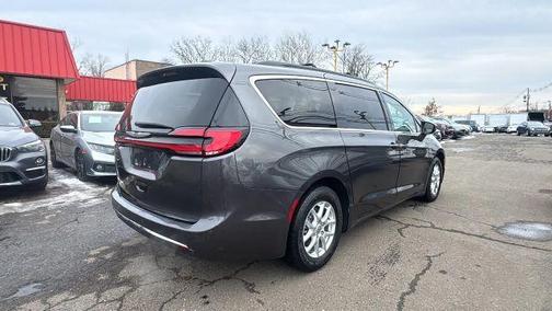 2022 Chrysler Pacifica Touring-L