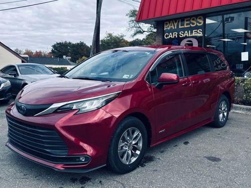 2021 Toyota Sienna LE