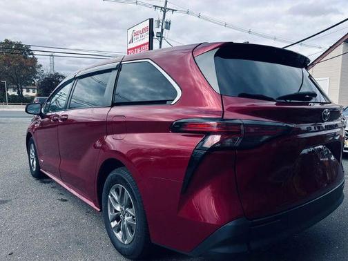 2021 Toyota Sienna LE