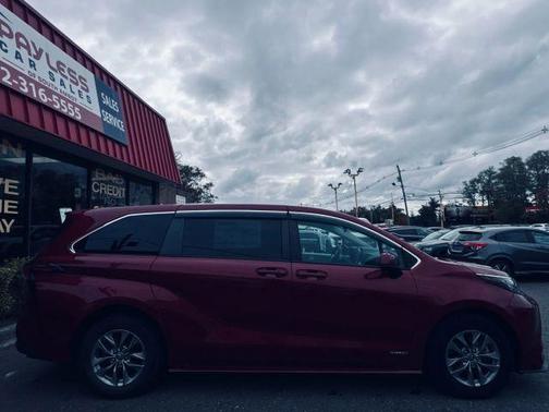 2021 Toyota Sienna LE