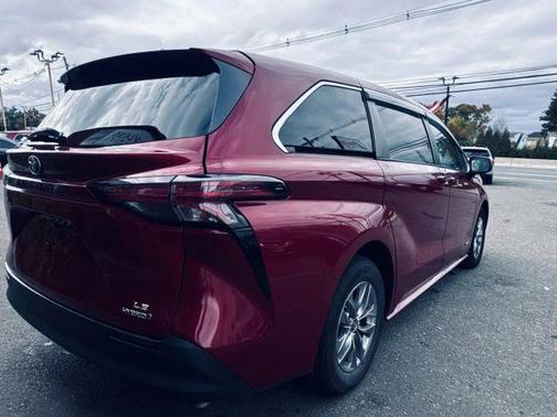 2021 Toyota Sienna LE