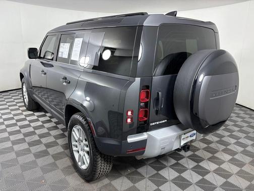 2025 Land Rover Defender 110 P400 S