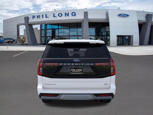 Star White Metallic Tri-Coat 2026 Ford Expedition Max Platinum