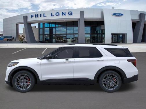 Star White Metallic Tri-Coat 2026 Ford Explorer ST-Line