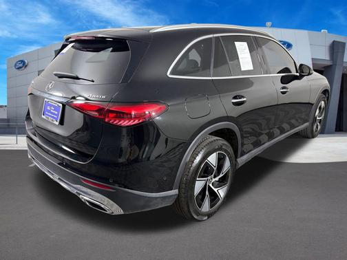 Black 2024 Mercedes-Benz GLC 300 4MATIC