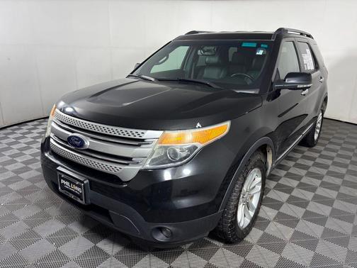 TUXEDO BLACK METALLIC 2015 Ford Explorer XLT