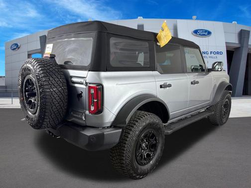 ICONIC SILVER METALLIC 2023 Ford Bronco Wildtrak