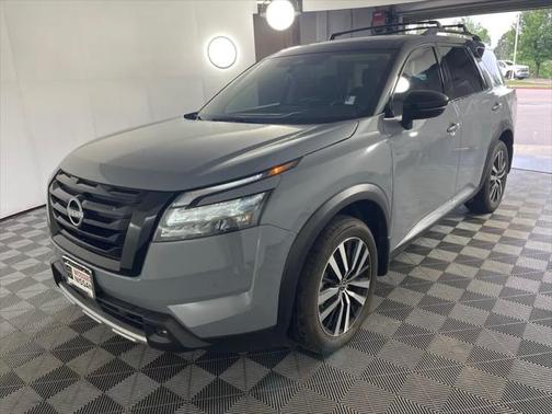 2025 Nissan Pathfinder Platinum 4WD