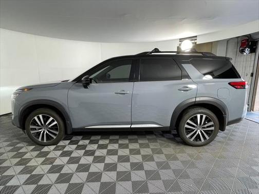 2025 Nissan Pathfinder Platinum 4WD
