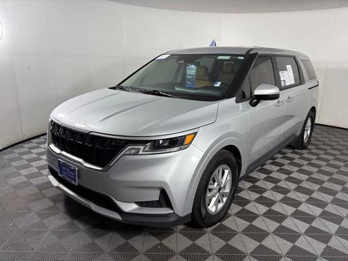 2023 Kia Carnival LX