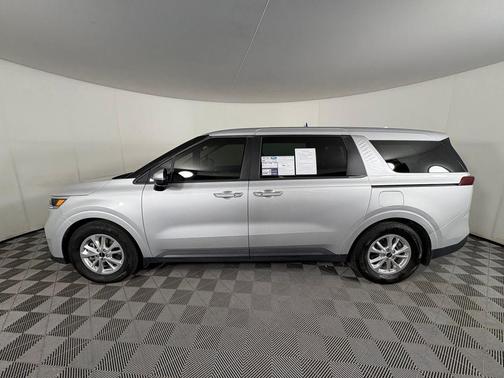 2023 Kia Carnival LX